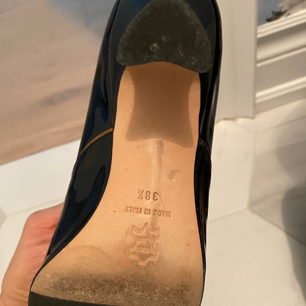 Black heel buisness shoe